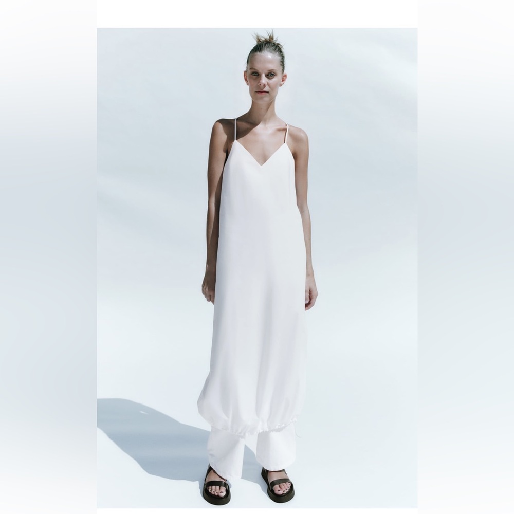 Popling dress. The zipper is broken